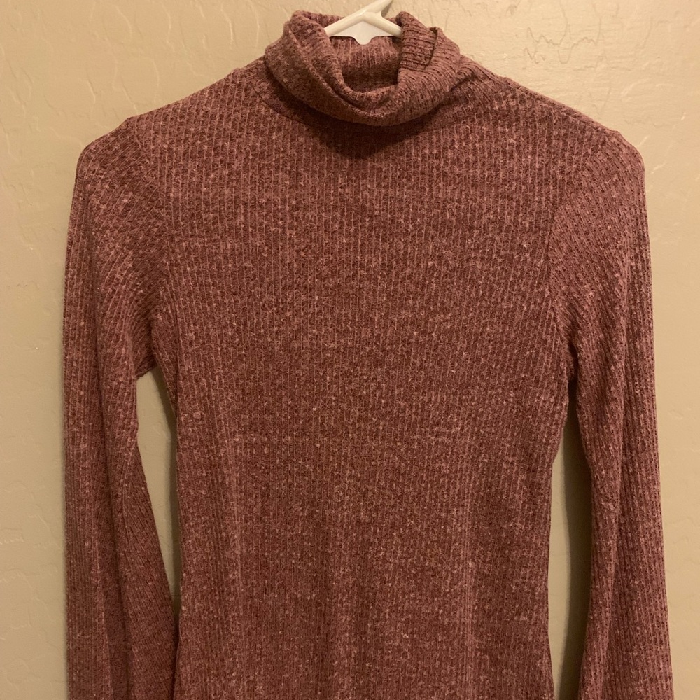 Long sleeve ribbed turtle neck